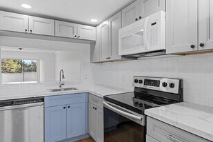 6075 N Sabal Palm Blvd in Tamarac, FL - Building Photo