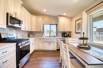 15671 Ridgeway Ave in Riverside, CA - Building Photo - Building Photo