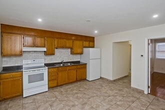 181 State St in Ludlow, MA - Building Photo - Building Photo