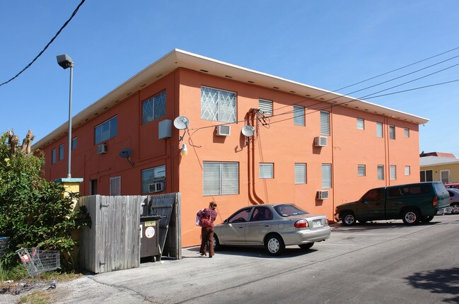 2170 NW Flagler Ter in Miami, FL - Building Photo - Building Photo