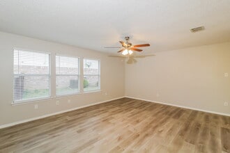 1311 Dakota Trail in Krum, TX - Building Photo - Building Photo