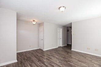 943 Littleton Dr in Concord, NC - Foto de edificio - Building Photo