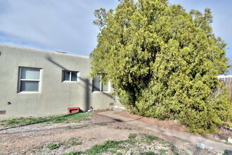 200-202 Aliso Dr in Albuquerque, NM - Building Photo - Building Photo