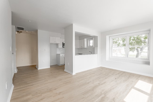 17 Bowman Ave in Rye Brook, NY - Building Photo - Building Photo