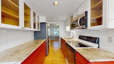 2 Glenbrook Ln in Arlington, MA - Building Photo - Building Photo