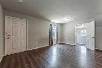 2801 Virginia St in Baytown, TX - Building Photo - Building Photo