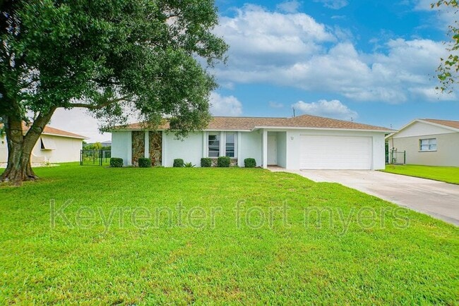 911 SE 19th St in Cape Coral, FL - Building Photo - Building Photo