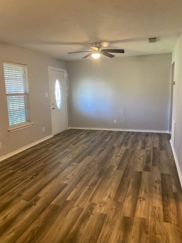 203 S Jefferson Ave in Cameron, TX - Building Photo - Building Photo