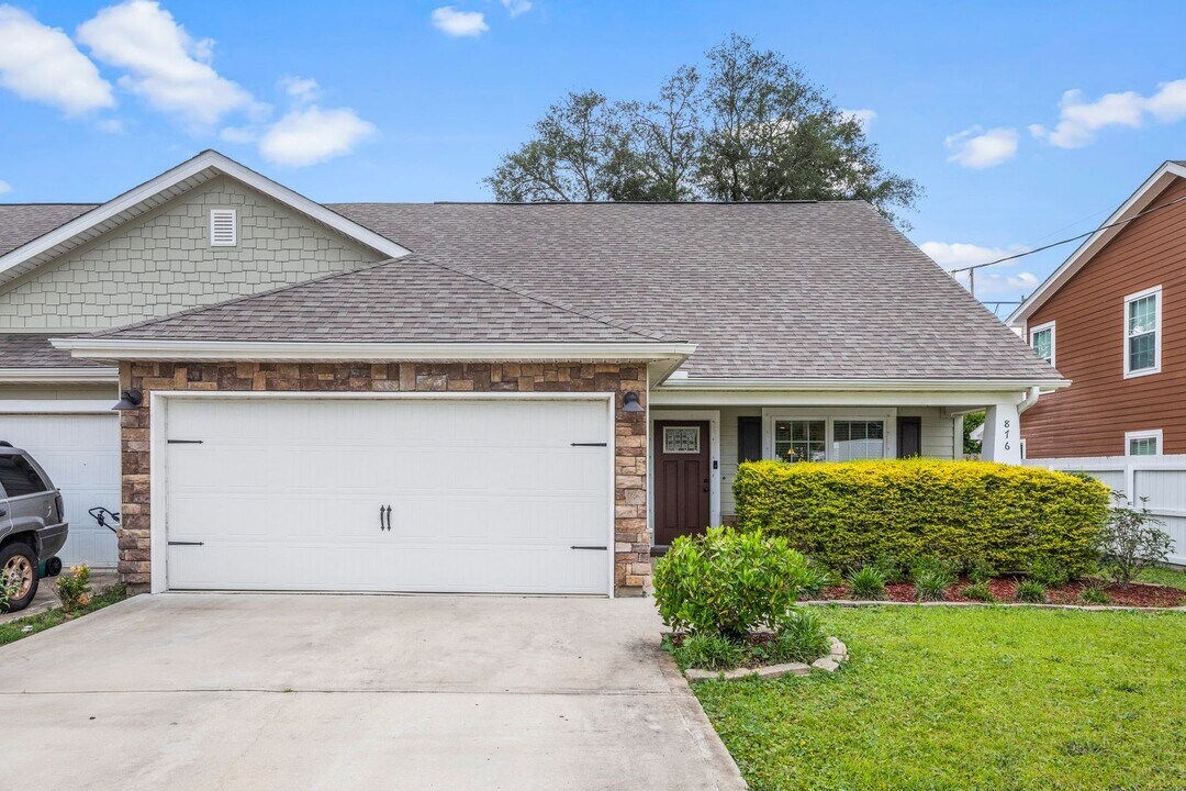 876 Fairview Dr in Fort Walton Beach, FL - Building Photo