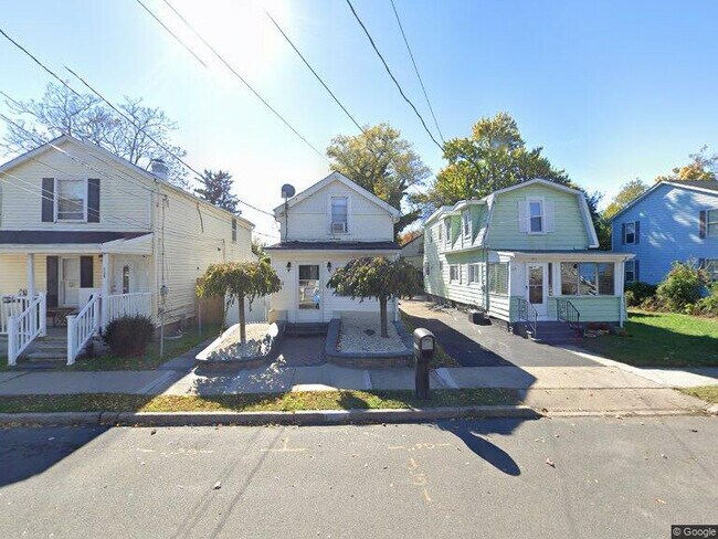 191 Parkinson Ave in Hamilton Township, NJ - Foto de edificio - Building Photo