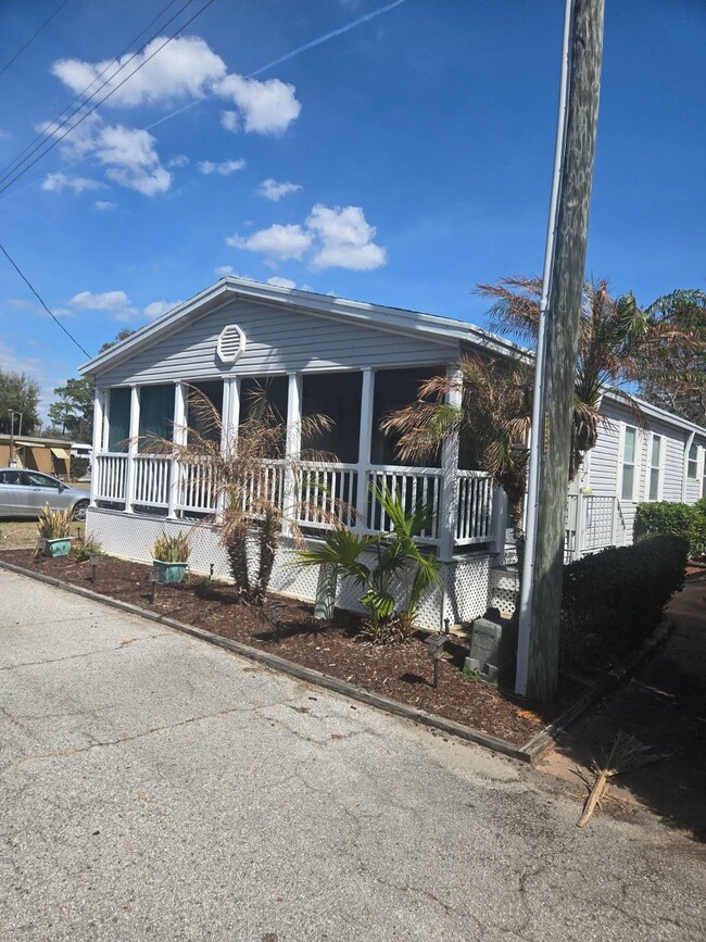 36012 Citrus Blvd in Grand Island, FL - Building Photo - Building Photo