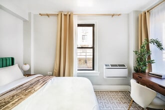 234 W 73rd St in New York, NY - Building Photo - Building Photo