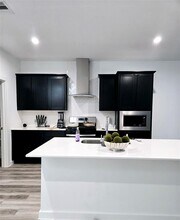 3131 Creston Gate Dr in Houston, TX - Building Photo - Building Photo