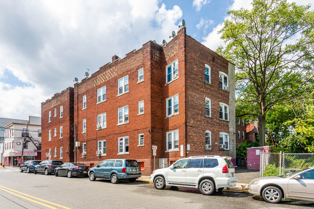 79-85 Mary St in Paterson, NJ - Building Photo