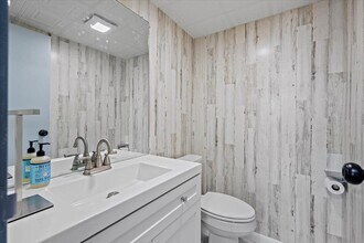 300 Waterway Dr S in Lantana, FL - Building Photo - Building Photo