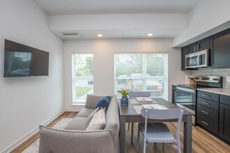 East Seventy Nine Apartments in Nashville, TN - Foto de edificio - Building Photo