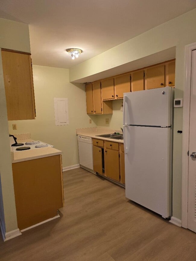 2494 Etiwan Ave in Charleston, SC - Foto de edificio - Building Photo