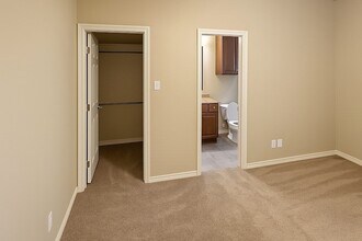 811 S Wilson St in Kaufman, TX - Foto de edificio - Building Photo