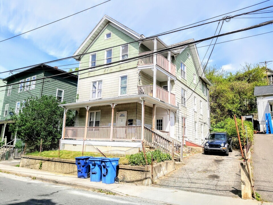 317 River St in Waterbury, CT - Building Photo