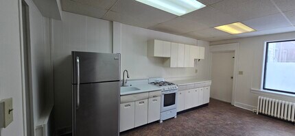 64 Central Ave, Unit First Floor Studio in Albany, NY - Building Photo - Building Photo