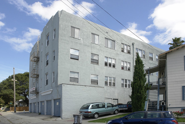 Fairfax Apartments in Oakland, CA - Building Photo - Building Photo