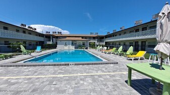 5600 N Banana River Blvd in Cocoa Beach, FL - Building Photo