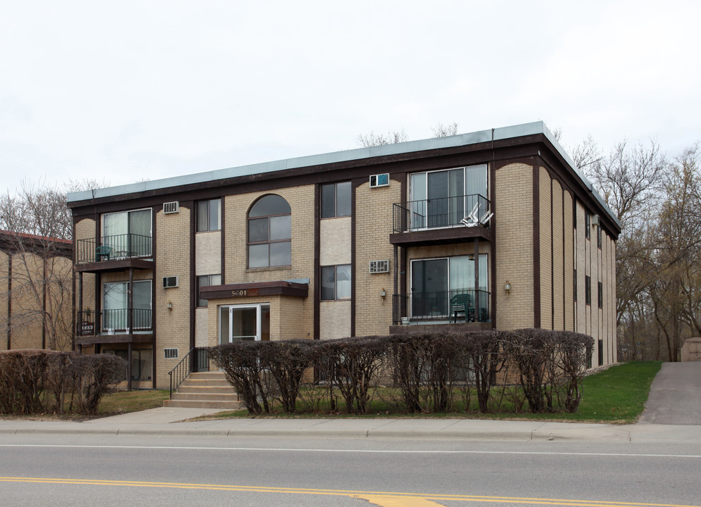 The Lynwood in Mound, MN - Building Photo