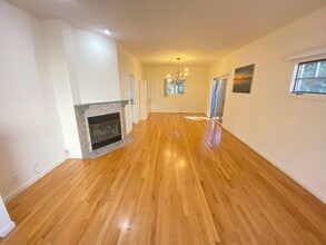 692 Creek Dr in Menlo Park, CA - Building Photo - Building Photo