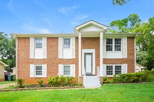 7704 Logan Dr SW in Huntsville, AL - Building Photo