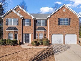 221 Cutbank Ct SW in Atlanta, GA - Building Photo