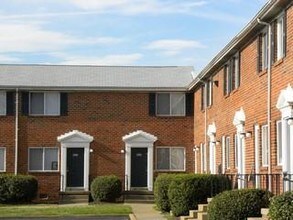 Townsend Square in Richmond, VA - Foto de edificio - Building Photo