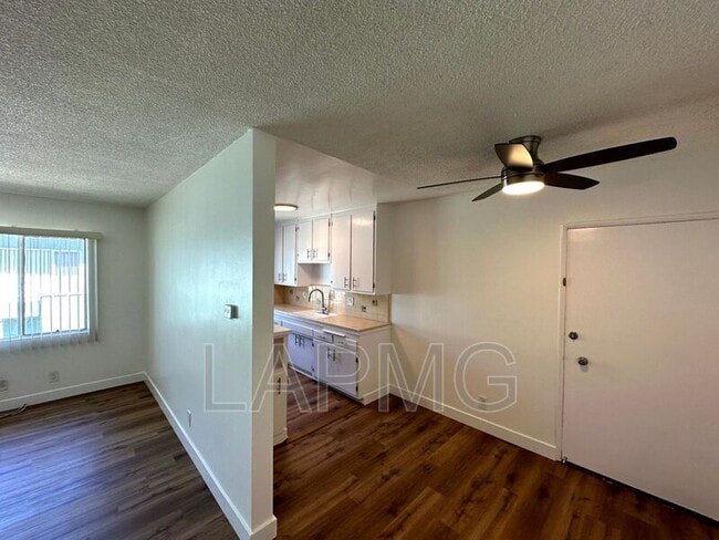 233 N Hollywood Way in Burbank, CA - Building Photo - Building Photo