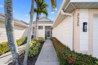 3525 Arclight Ct in Ft. Myers, FL - Foto de edificio - Building Photo