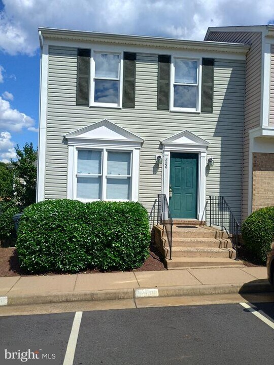 806 Grove Ave in Fredericksburg, VA - Building Photo