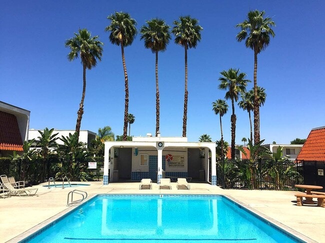 2286 Indian Canyon Dr in Palm Springs, CA - Building Photo - Building Photo