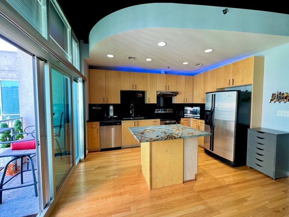 943 Peachtree St NE in Atlanta, GA - Building Photo