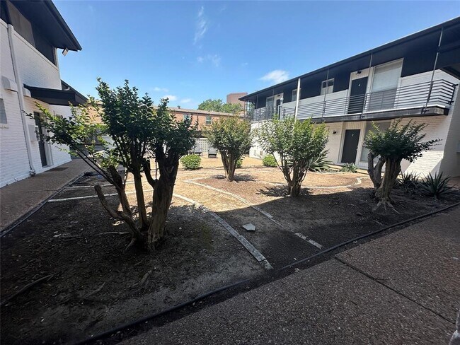 5123 Del Monte Dr in Houston, TX - Building Photo - Building Photo