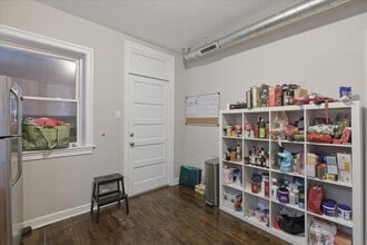 1038 N Kedzie Ave, Unit 1 in Chicago, IL - Foto de edificio - Building Photo