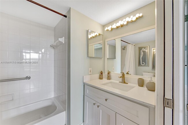 19501 E Country Club Dr, Unit 9503 in Miami, FL - Building Photo - Building Photo