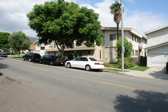 560 E Providencia Ave in Burbank, CA - Building Photo - Building Photo