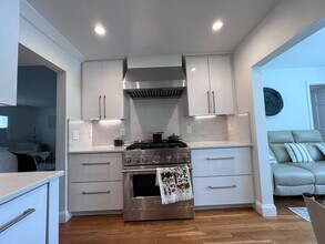 98 E Border Rd in Malden, MA - Building Photo - Building Photo