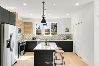 2156 N 185th St in Shoreline, WA - Building Photo - Building Photo