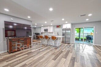 3101 Carriage Dr in Palm Harbor, FL - Building Photo - Building Photo