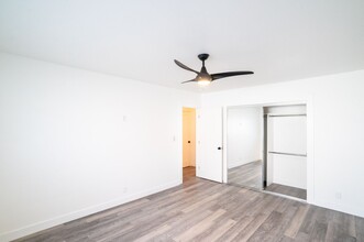 1036 N Genesee Ave in Los Angeles, CA - Foto de edificio - Building Photo