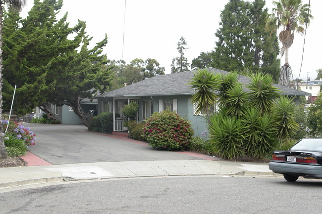2390 Grande Vista Pl in Oakland, CA - Building Photo - Building Photo