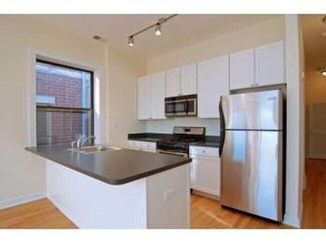property at 4715 N Sheridan Rd