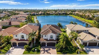13905 Luna Dr in Naples, FL - Building Photo