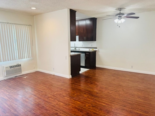11258 Tiara St in North Hollywood, CA - Foto de edificio - Building Photo
