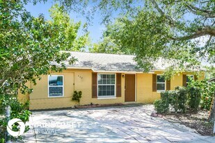 402 W 17th St in Apopka, FL - Building Photo