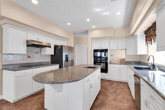 7956 Marbella Cir in Las Vegas, NV - Building Photo - Building Photo